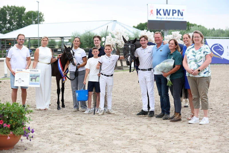 CK Zuid-Holland: Beeldschone Vashti aan kop veulenrubriek