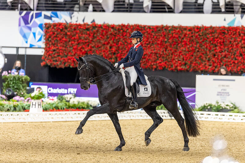 Charlotte Fry en Glamourdale keren terug naar eerste plaats op de FEI Dressage Ranking