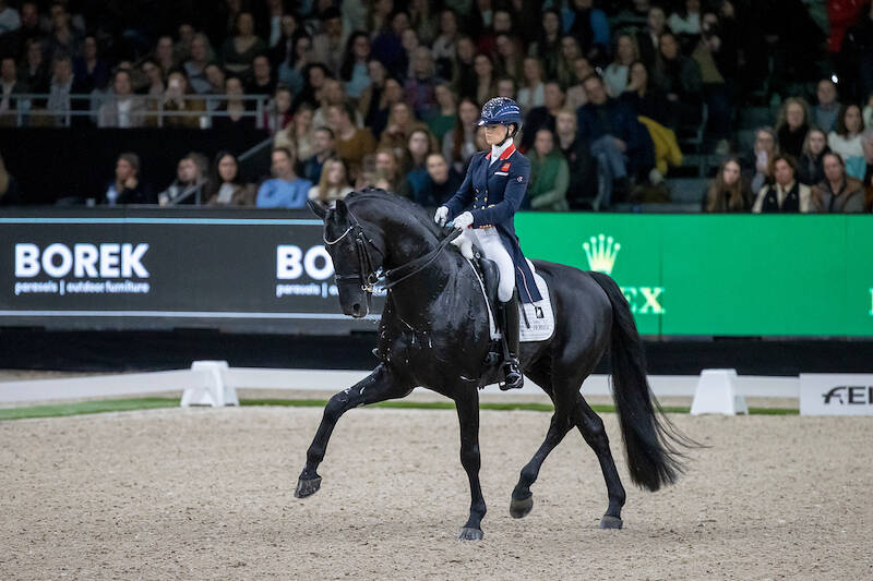 Glamourdale wint wereldbekerkür Londen