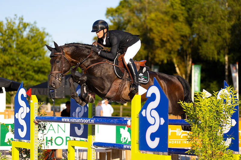 Stargos VDL and McAllister VDL leading towards the Final