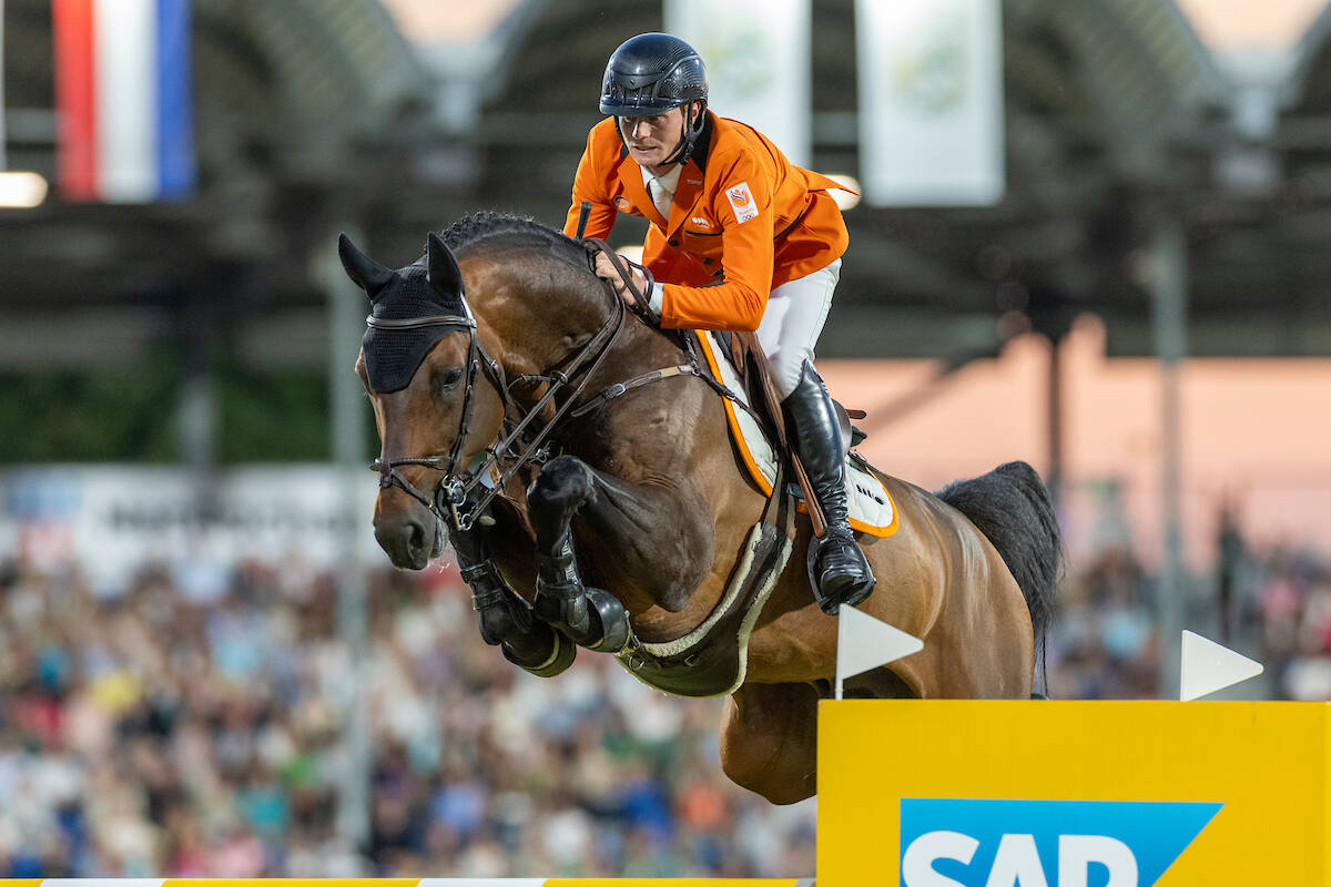 Hoekstra op dreef met VDL-hengsten in London