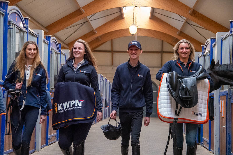 Shop nu KWPN-merchandise met 20% korting