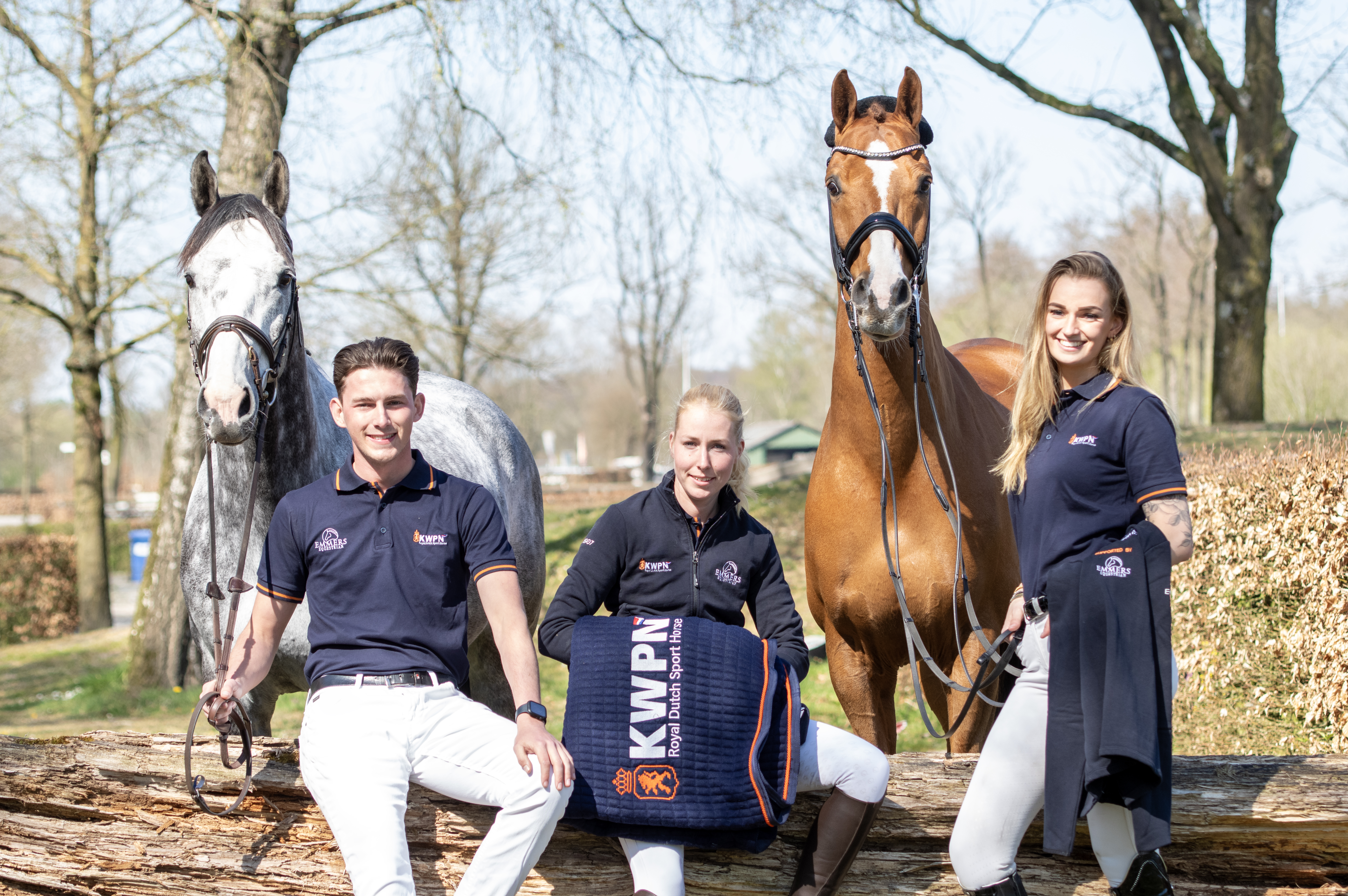 KWPN merchandise restocked in the webshop of Official Partner Emmers Equestrian