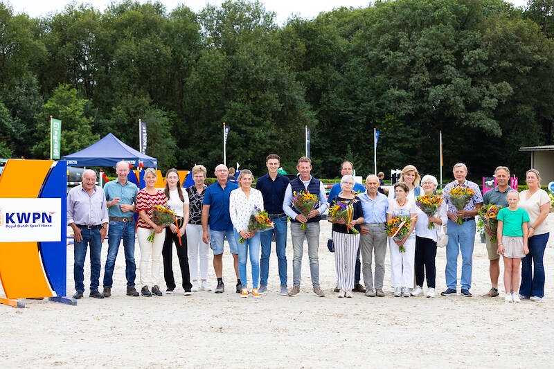 Olympische spring- en eventingfokkers gehuldigd in Ermelo