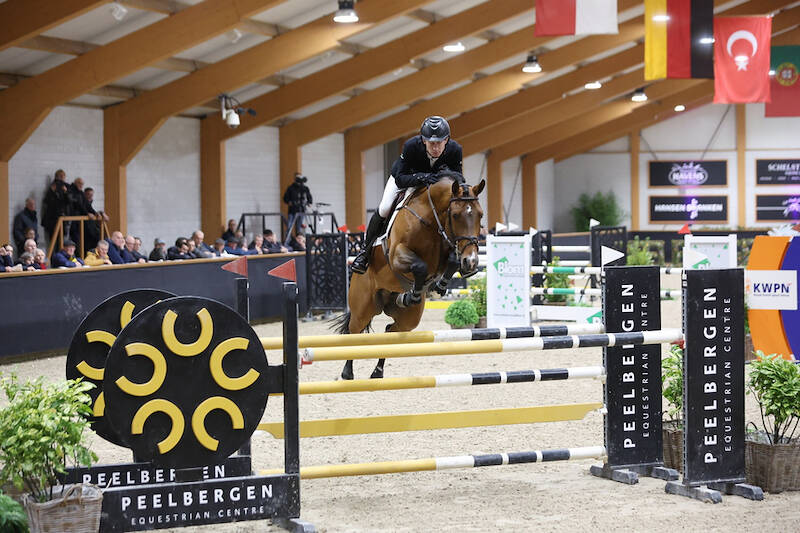 HC Kronenberg: Night Life VDL trapt af met overtuigende zege