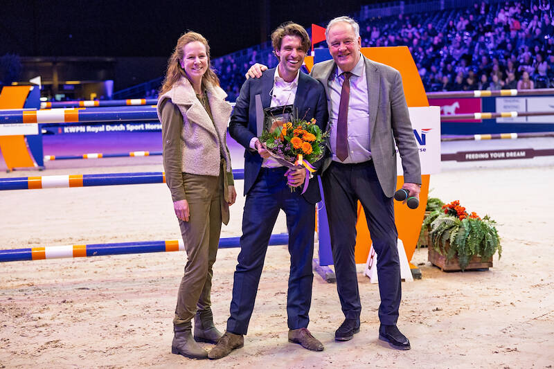 Hippische publiciteitsprijs uitgereikt aan Chris de Heer